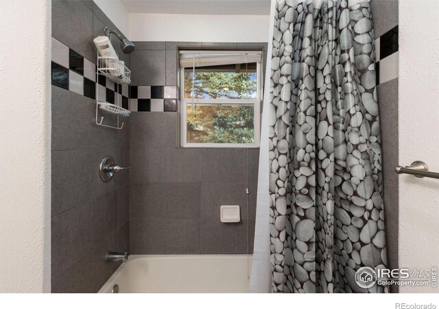 bathroom featuring shower / tub combo with curtain