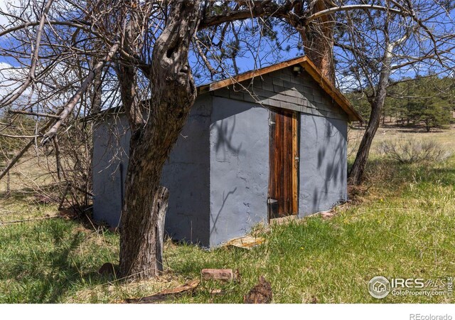 view of outdoor structure