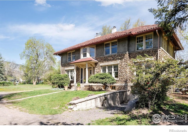 view of front of house with a front lawn