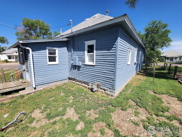 back of house featuring a yard