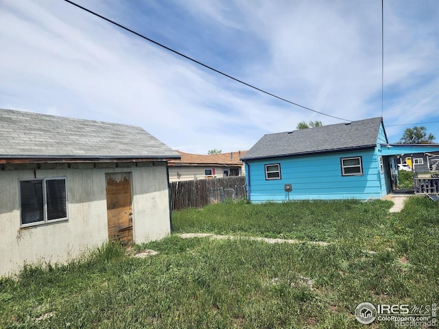 view of side of property featuring a yard