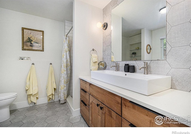 full bath featuring toilet, tile patterned floors, vanity, a shower with curtain, and tasteful backsplash