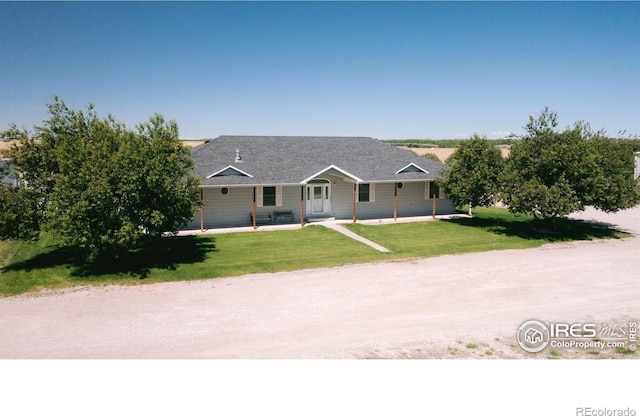 ranch-style house featuring a front lawn and covered porch