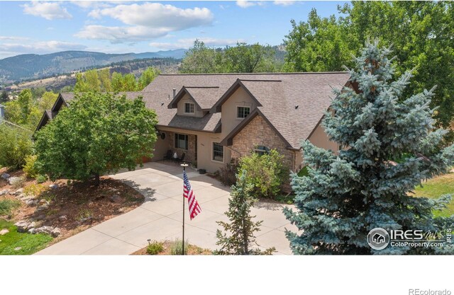 view of front of property featuring a mountain view