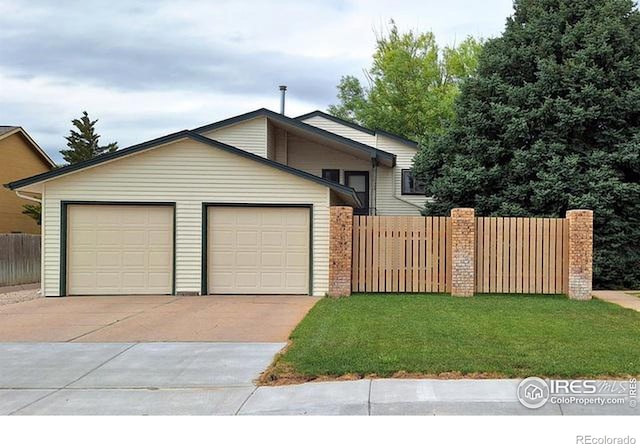 view of front facade with a garage