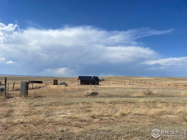 view of yard featuring a rural view