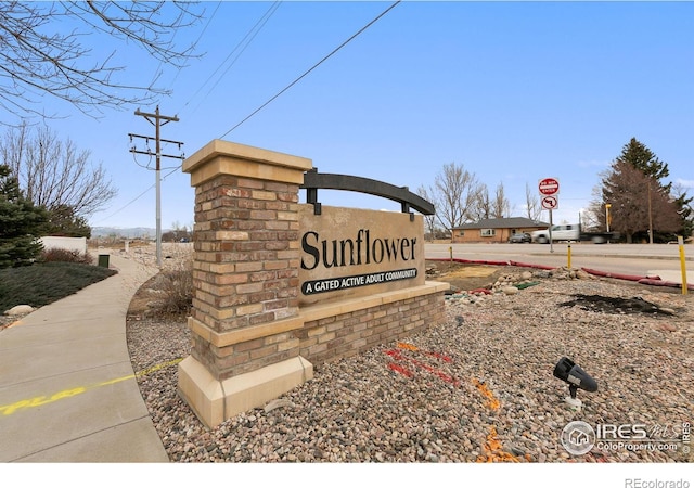 view of community / neighborhood sign