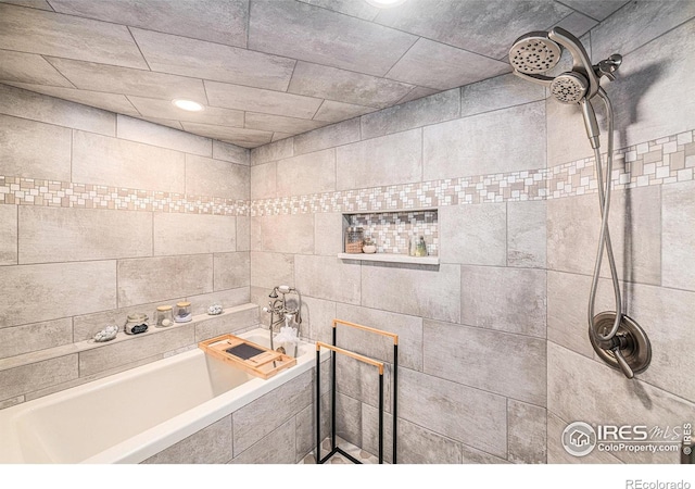 bathroom featuring a tile shower