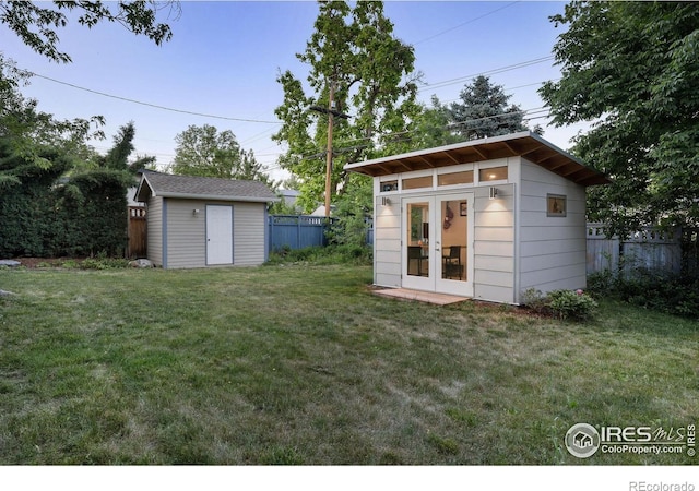 view of yard with a storage unit