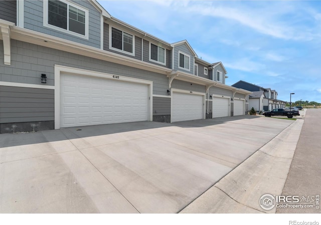 view of front facade featuring a garage