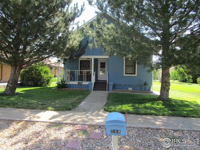 view of front facade featuring a front lawn and a porch