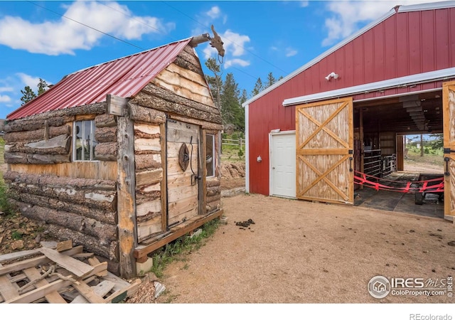 view of outbuilding