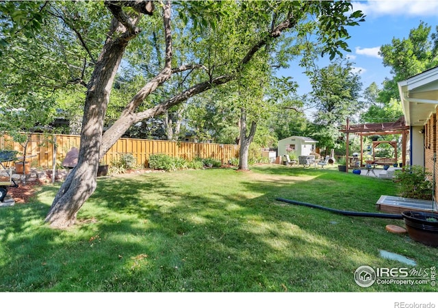 view of yard featuring a pergola