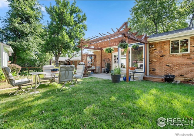 view of yard featuring a pergola and a patio area