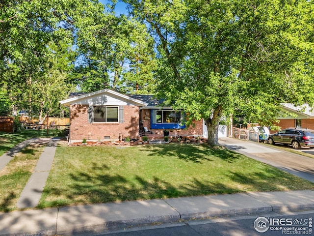 view of front of house featuring a garage and a front yard