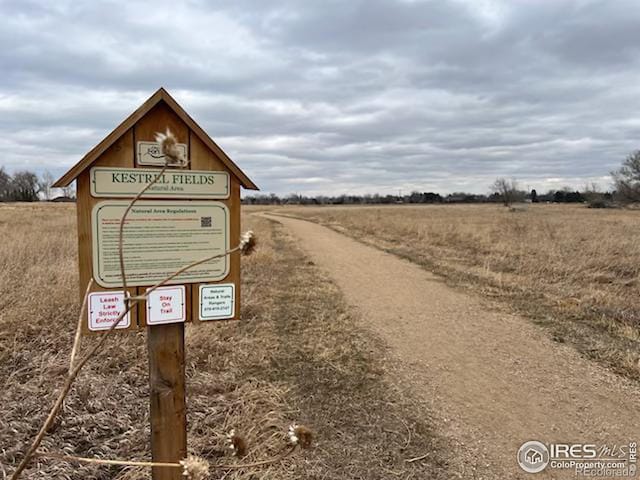 view of property's community featuring a rural view