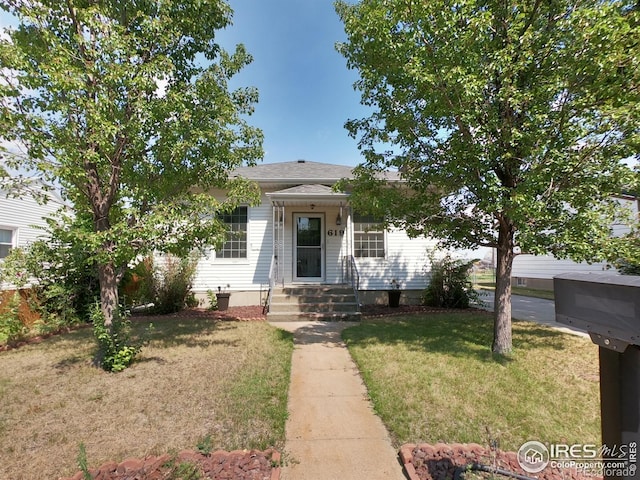 view of front of property with a front lawn