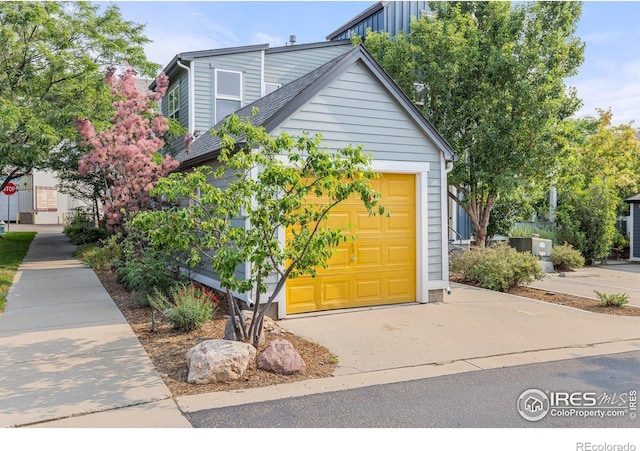 view of front facade featuring a garage and concrete driveway