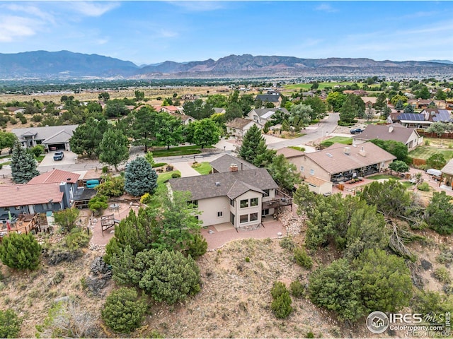 birds eye view of property featuring a mountain view