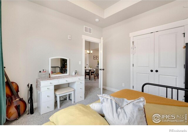 bedroom featuring a closet, visible vents, baseboards, and carpet floors