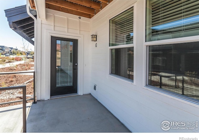 entrance to property featuring a patio