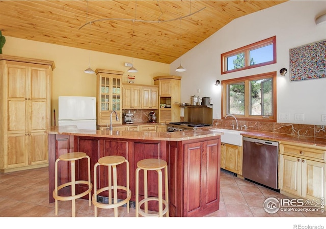 kitchen with backsplash, wood ceiling, an island with sink, appliances with stainless steel finishes, and sink