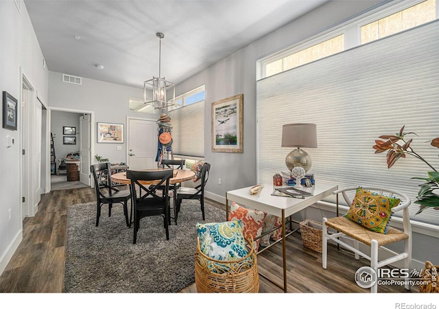 dining space featuring visible vents, baseboards, dark wood finished floors, and a chandelier