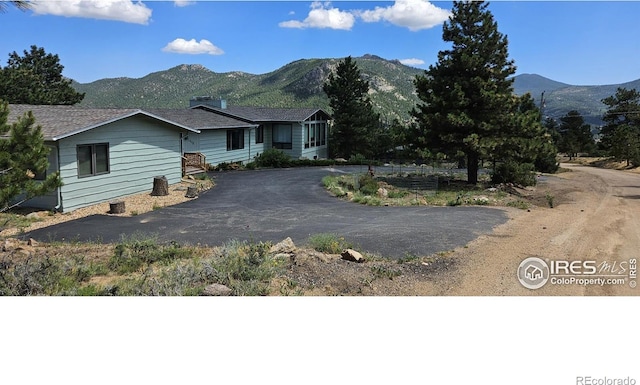 ranch-style home with a mountain view