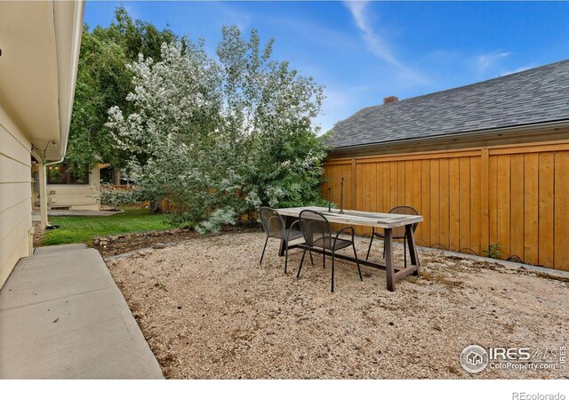 view of yard with a patio