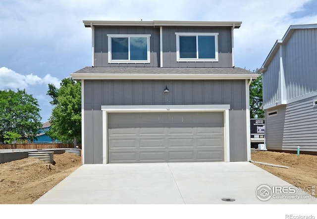 view of front facade featuring a garage