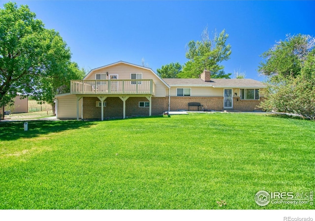 view of front of property featuring a deck and a front lawn