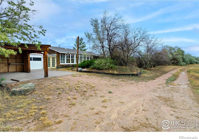 view of yard featuring a garage