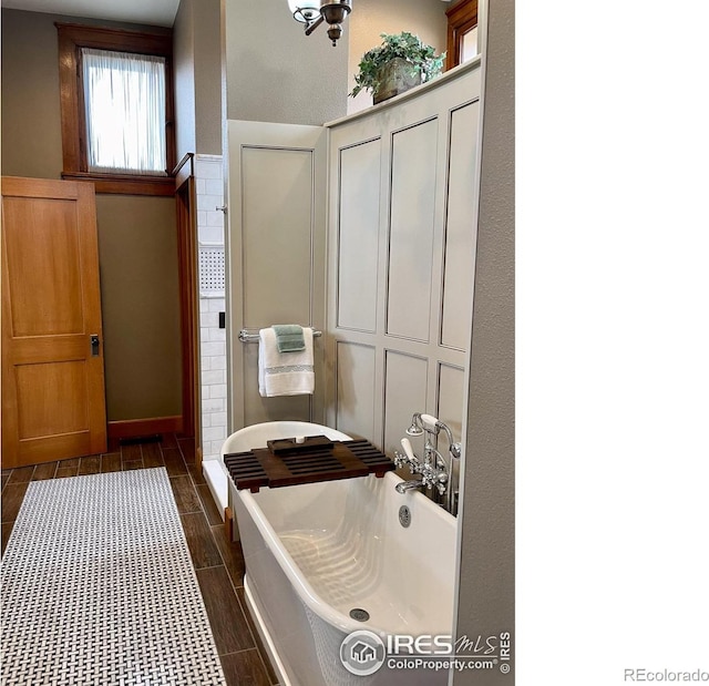 bathroom featuring a bathing tub