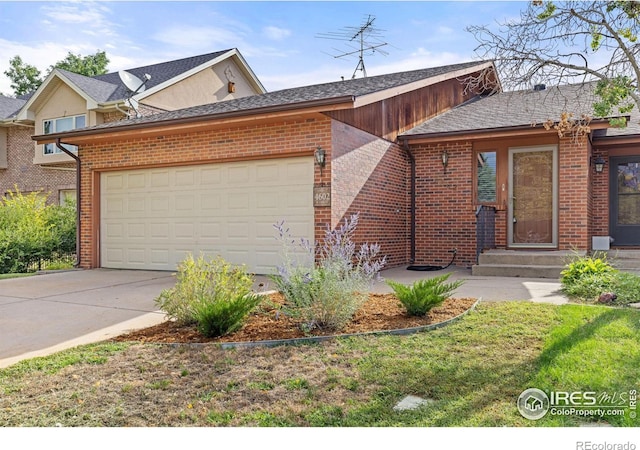 view of front facade featuring a garage