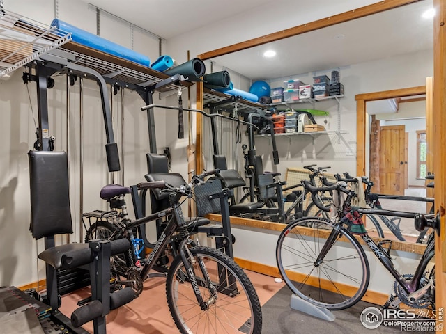 workout room featuring recessed lighting