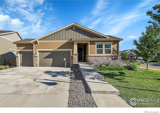 craftsman-style house featuring a garage and a front lawn