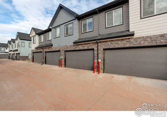 view of front facade featuring a garage