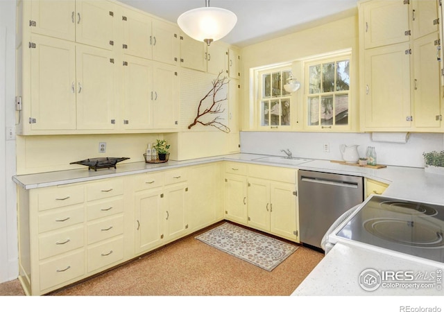 kitchen with sink, decorative light fixtures, appliances with stainless steel finishes, and cream cabinetry