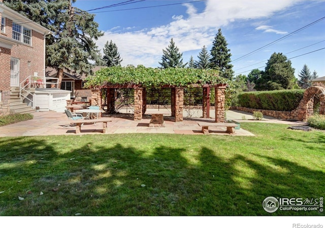 view of yard featuring a patio area