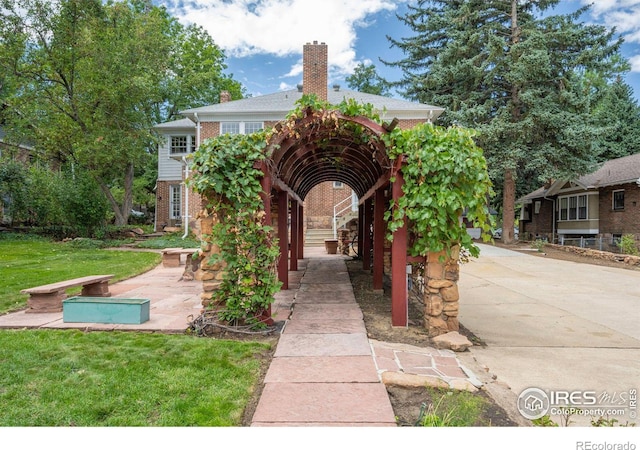 view of front of property featuring a patio area and a front lawn