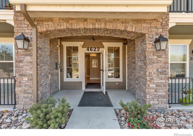 property entrance featuring a porch