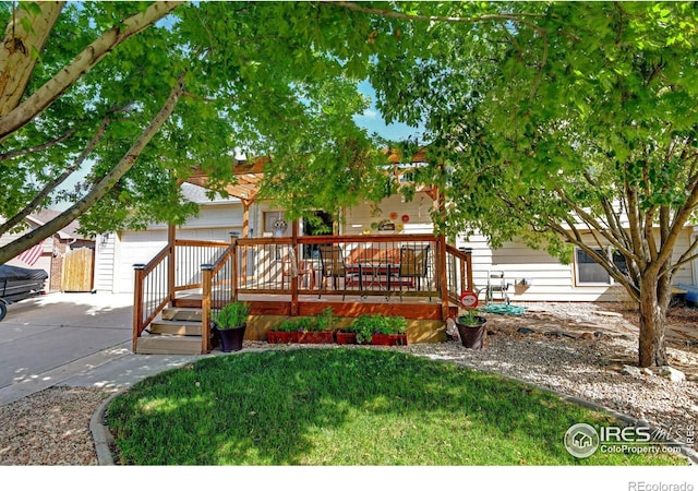 view of front of home featuring a garage