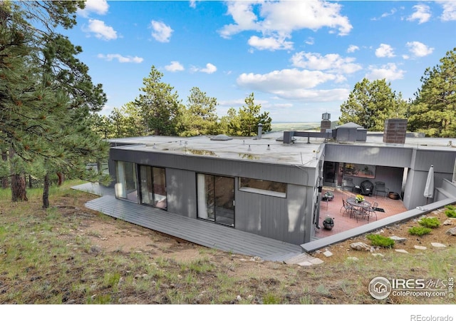 271 Anemone Dr, Boulder, CO 80302 - back of property with a patio area