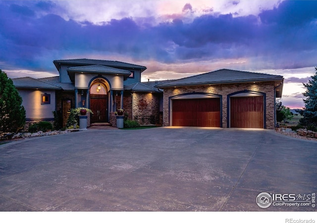 view of front facade with a garage