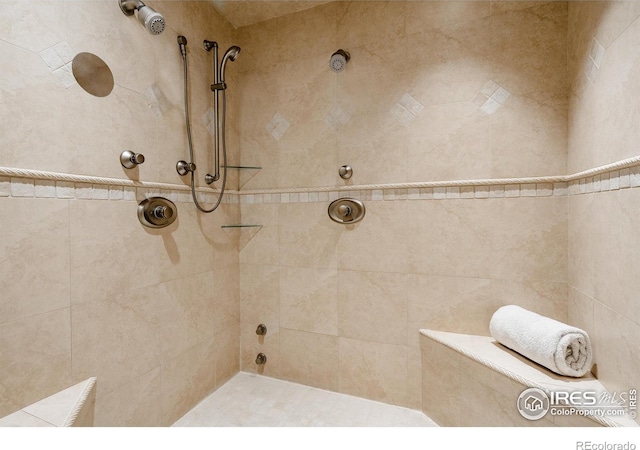 bathroom featuring a tile shower