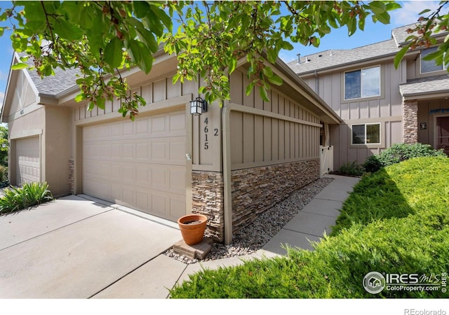 view of front of home featuring a garage