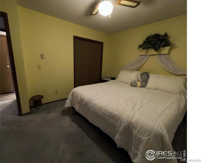 bedroom with a textured ceiling, a closet, ceiling fan, and carpet