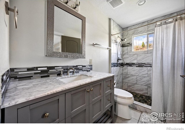 bathroom featuring toilet, vanity, a textured ceiling, backsplash, and a shower with shower curtain