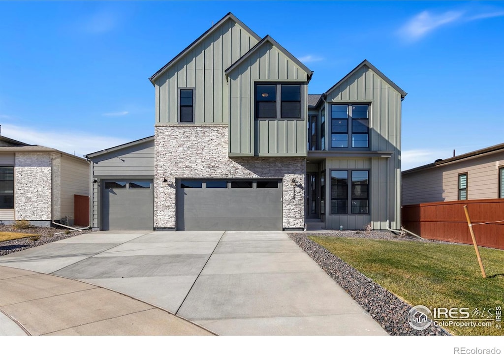 view of front of home with a front yard and a garage