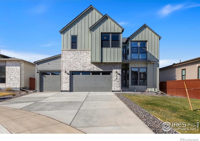 view of front of home with a front yard and a garage